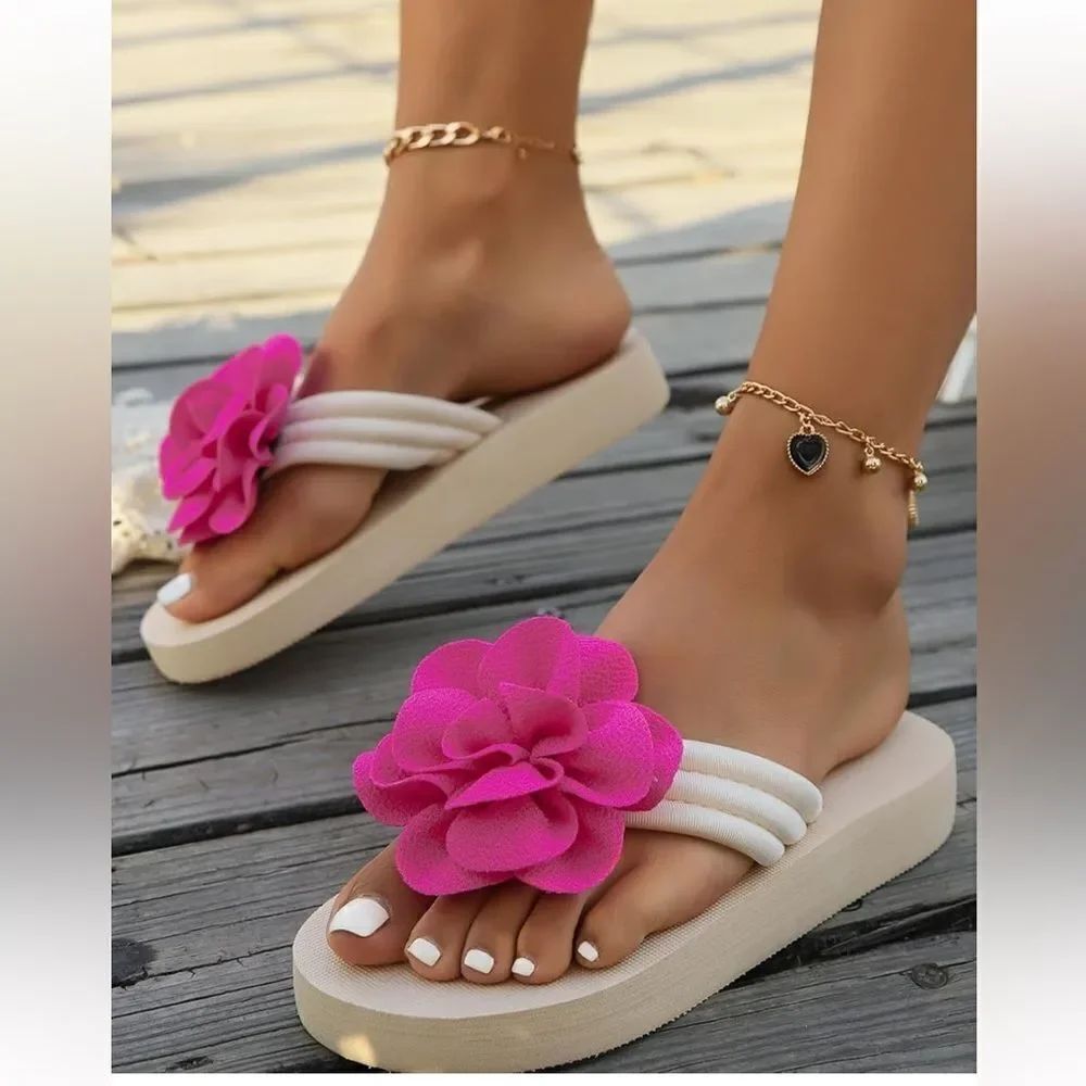 Pink Floral Women's Sandals .size 9
Have cute earrings to match for sale